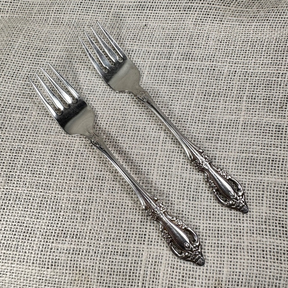 Oneida Distinction Deluxe Stainless Raphael Salad Forks Set of 2 Ornate Floral